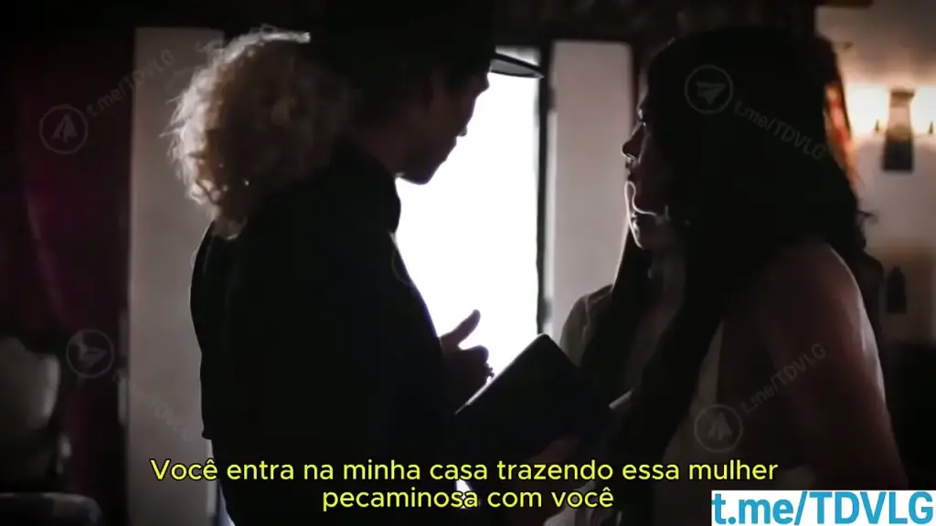 Padre cai em tentação com duas lésbicas em cena quente real de trio FFM amador